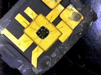 Crystal Oscillator6_Chip and Gold Bond Wires.jpg