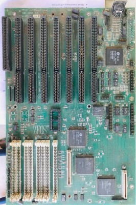 5-10-ZEOS Slotted CPU Moboard3.jpg